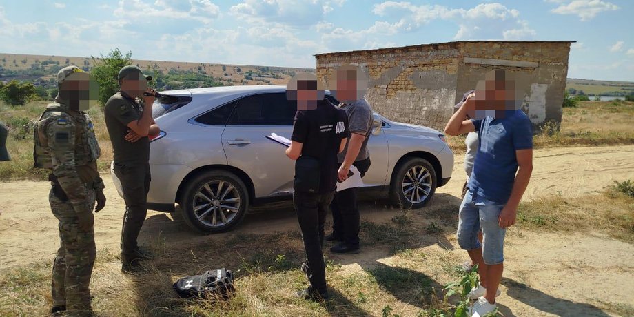 ДБР, затримання, ухилянти, хабар