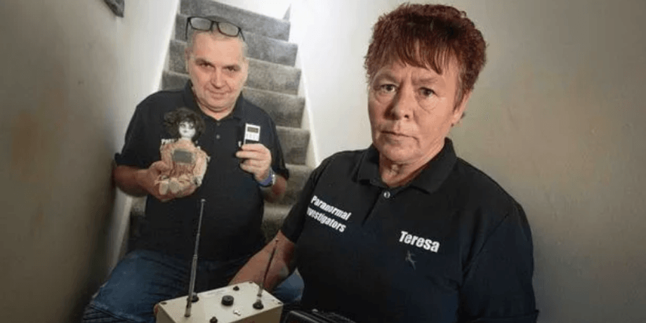 Чарли Харкер, Тереза ​​Хьюз, ступени, аппаратура