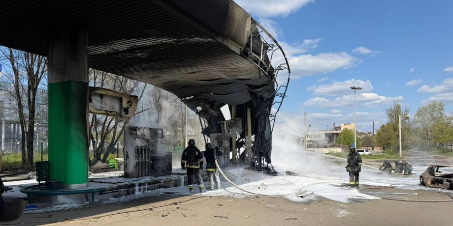Знищена АЗС у Харкові фото знищеної АЗС у Харкові 2 травня
