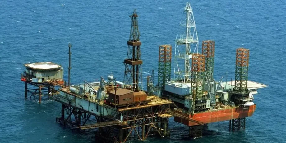 Буровые вышки в Черном море, удар ВСУ, Россия, Крым