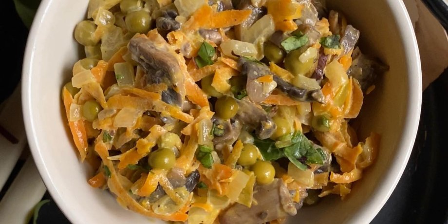 салат, горошек, шампиньоны, салат с грибами и горошком