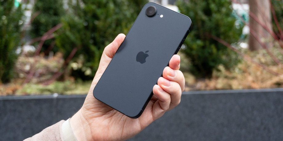Огляд iPhone 16e
