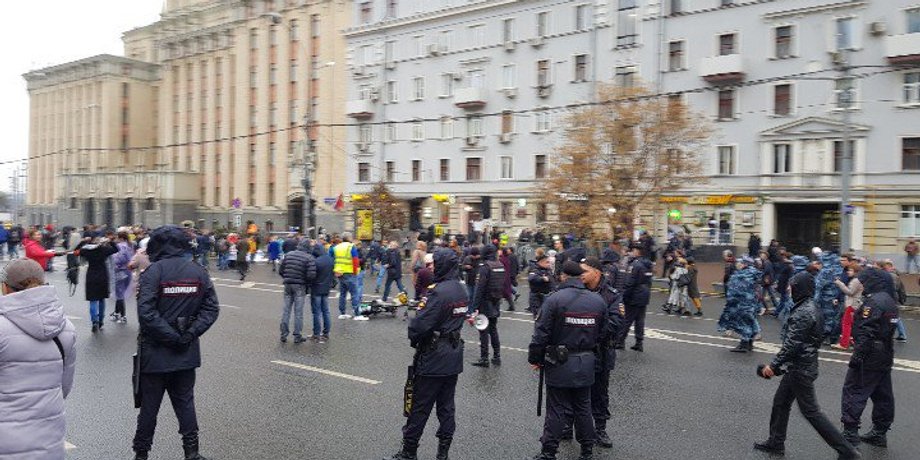 У Москві поліція насильно відправляє до військкоматів студентів
