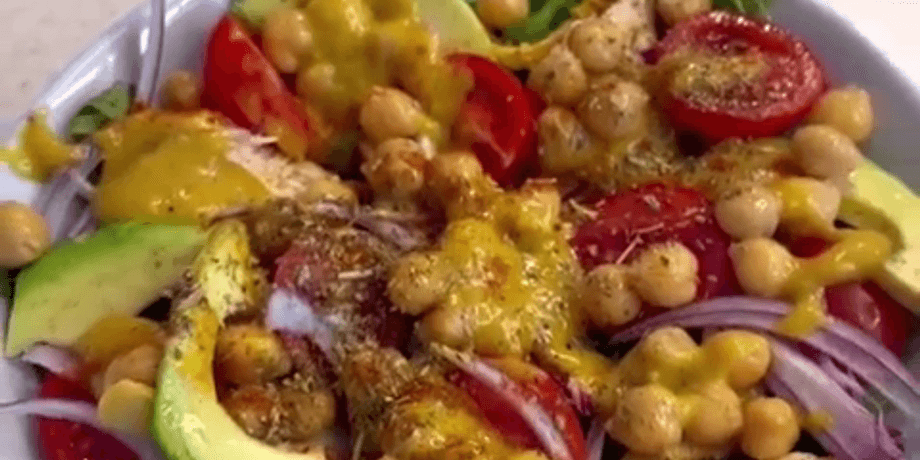 салат с курицей и нутом
