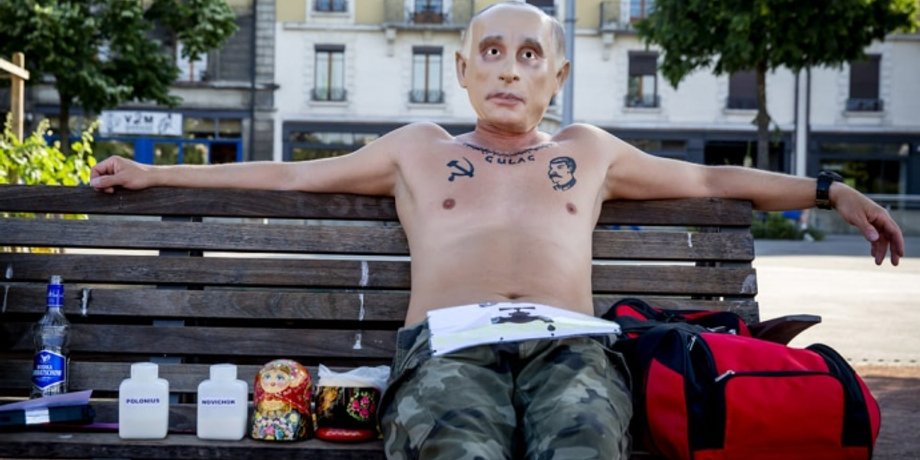 новичок, путин, женева, полиция, задержали активиста, правоохранители, байден, владимир путин, банка с новичком