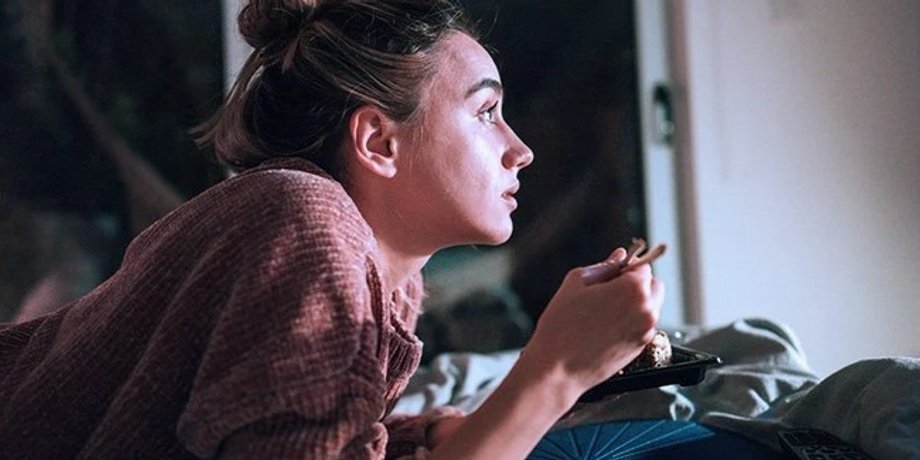 Девушка, просмотр сериала, просмотр телевизора