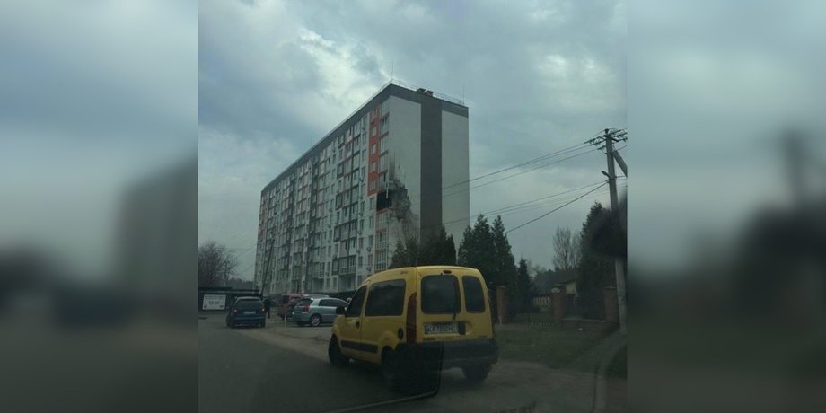 фото пошкодженого будинку в Обухові 3 квітня