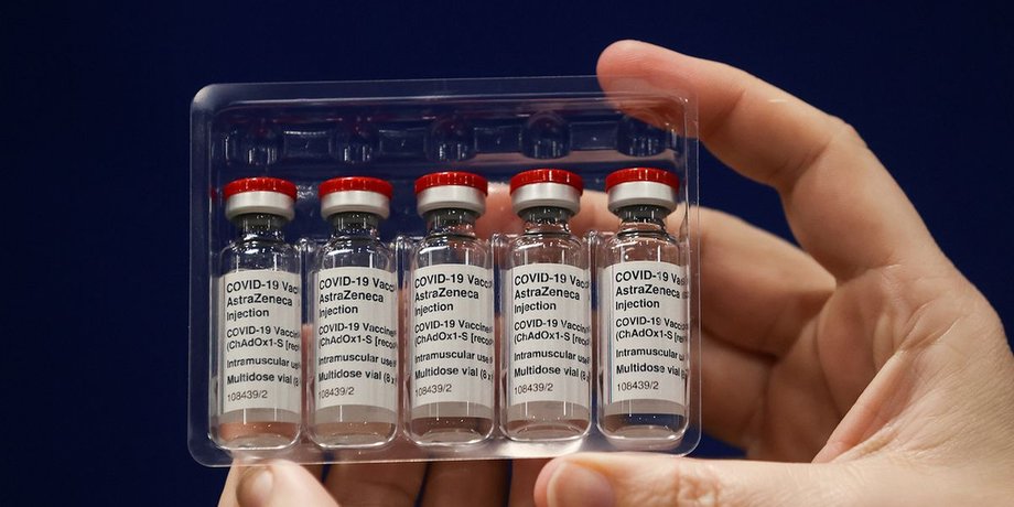 AstraZeneca, вакцина, коронавирус, Польша, Украина, поставки,