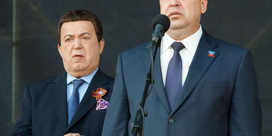 Иосиф Кобзон и Игорь Плотницкий в Луганске / Фото: xxivek.net