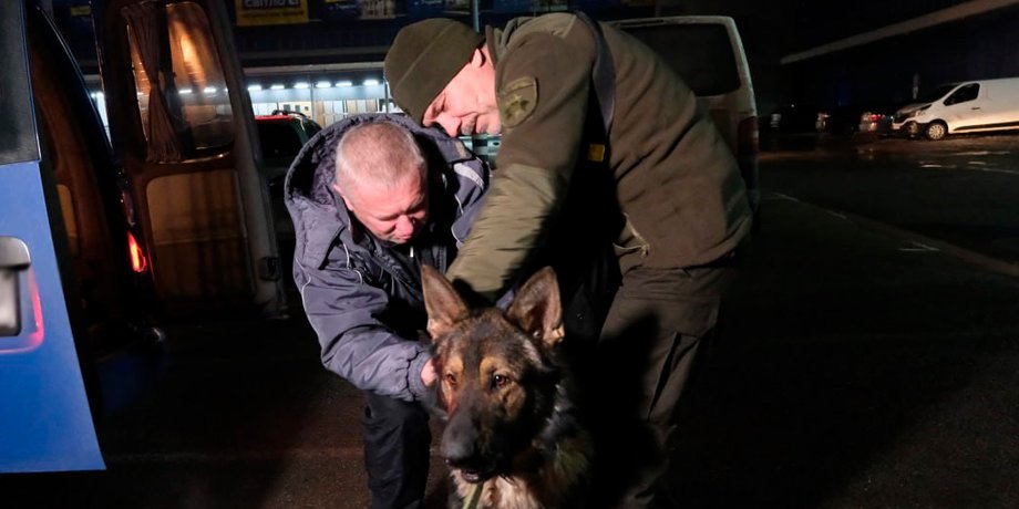 Маріуполь, врятований собака, собака з Маріуполя, чотирилапий друг, поліцейський з Маріуполя