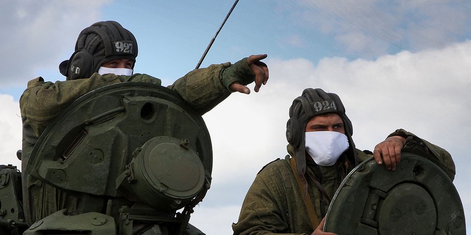 солдати, військові