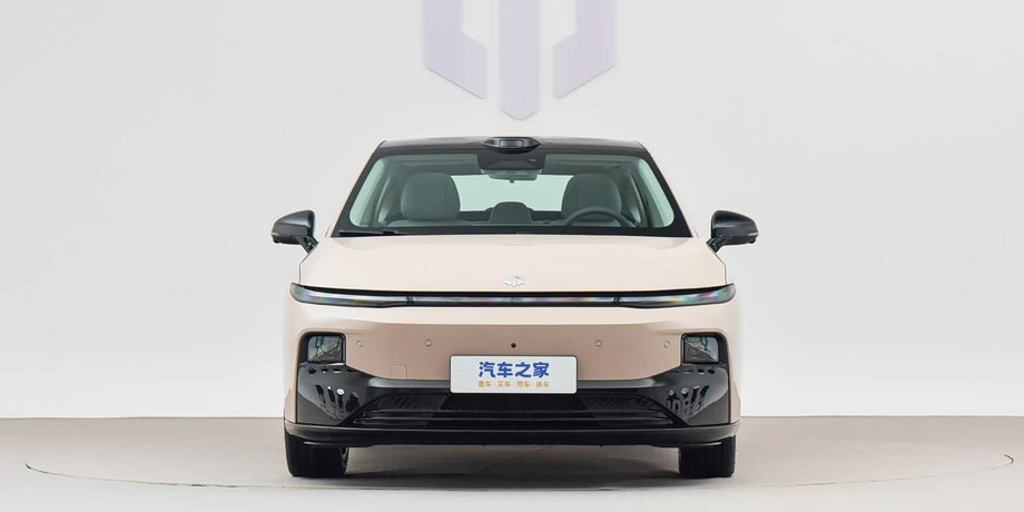 електромобіль Leapmotor B05