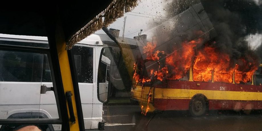 Сгоревший во Львове троллейбус / Фото: "Львовский портал"