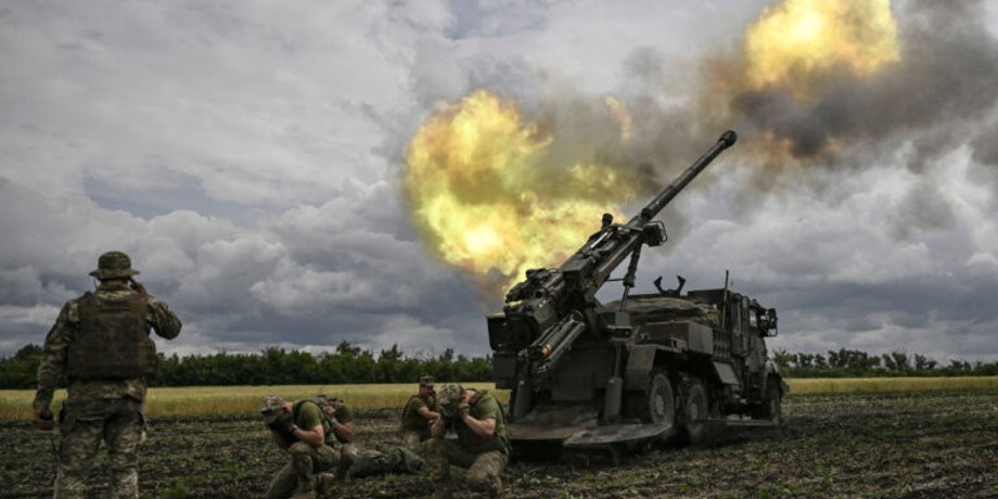Постріли з воєнноїї техніки