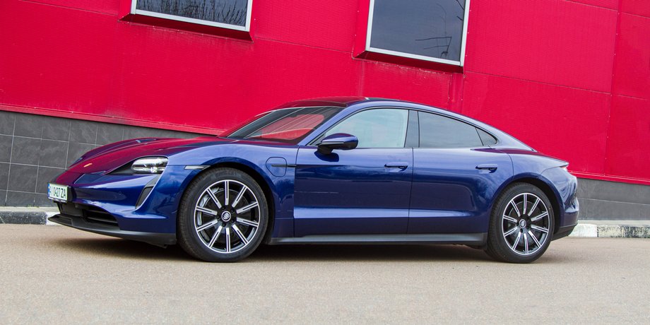 Porsche отзывает Taycan