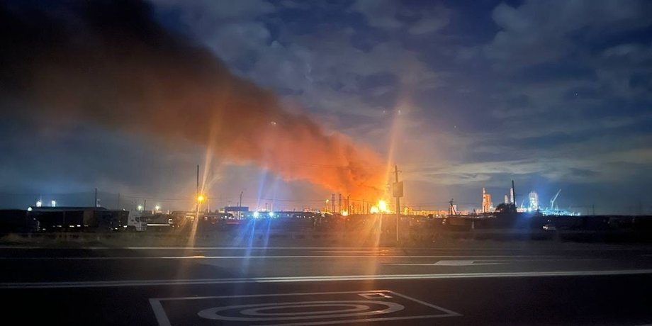 наслідки атаки на нпз Дрони атакували два НПЗ у Краснодарському краї РФ: місцева влада повідомила про наслідки (фото)