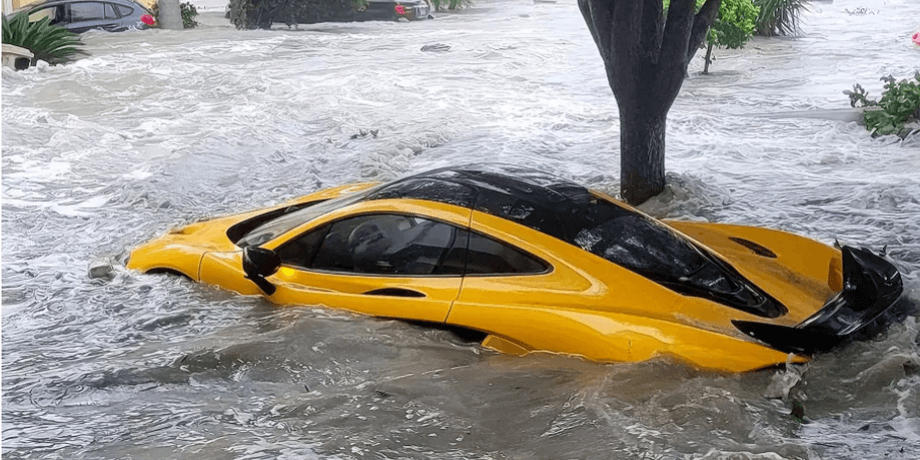 McLaren, McLaren P1, затопило McLaren, в сша затопило McLaren