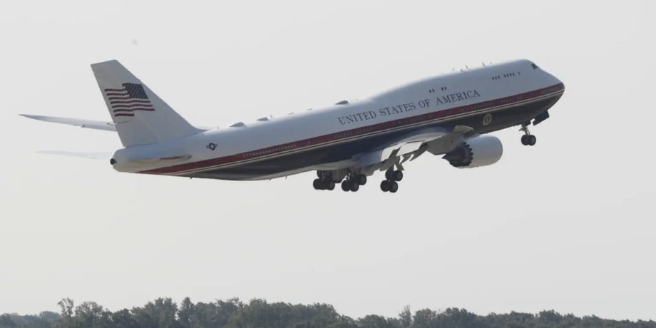 самолет Трампа Министерство юстиции США вызвало на допрос журналистов New York Times в связи с самолетом Трампа: подробности