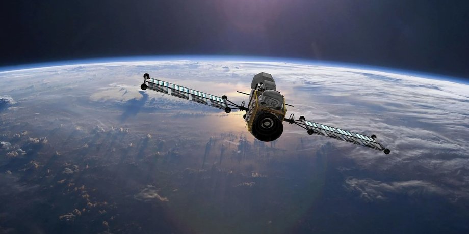 військовий супутник