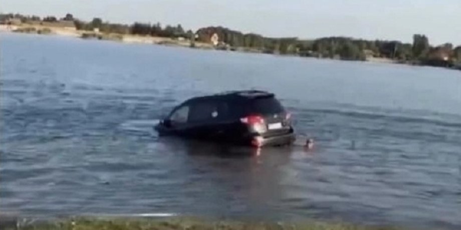кроссовер утонул, авто утопленник, Hyundai Santa Fe, кроссовер Hyundai