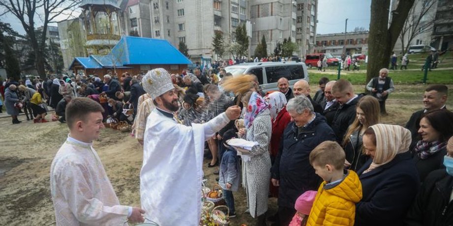 Великдень, Карантин, Правоохоронці, Безпечна дистанція, Захисна маска