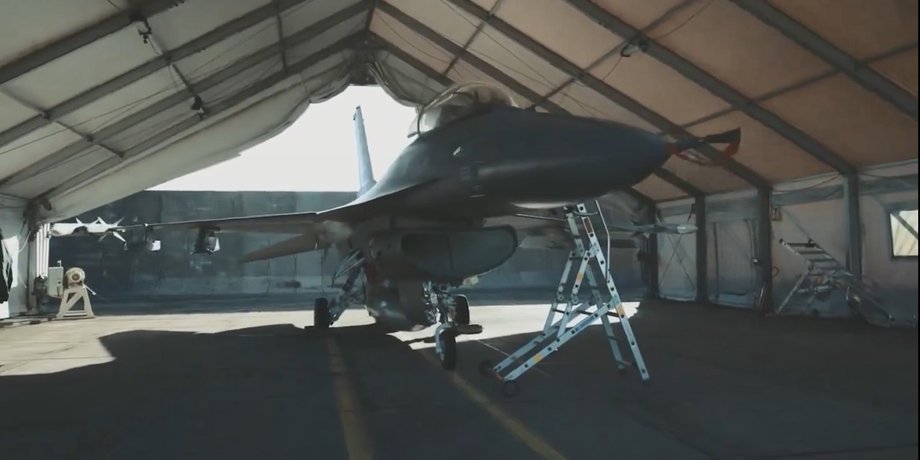Истребитель F-16, F-16 для Украины, F-16 для ВСУ, F-16 обучение пилотов, F-16 Дания, F-16 Бельгия, F-16 война в Украине, F-16 война в Украине