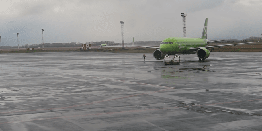 Boeing 737,  S7 Airlines, самолет, пожар, возгорание, Россия, РФ, авиация, аэропорт, Новосибирск, фото