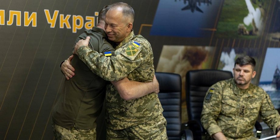 Михаил Драпатый и Александр Сырский после передачи полномочий
