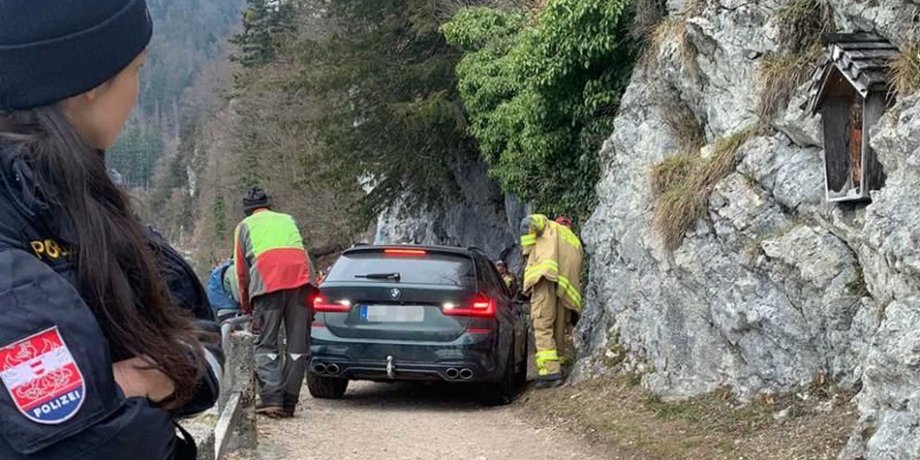 BMW, Alpina, Alpina B3 Touring, Инцидент, Застрял, Юмор, Водитель, Авто, Автомобили, Фото, Австрия