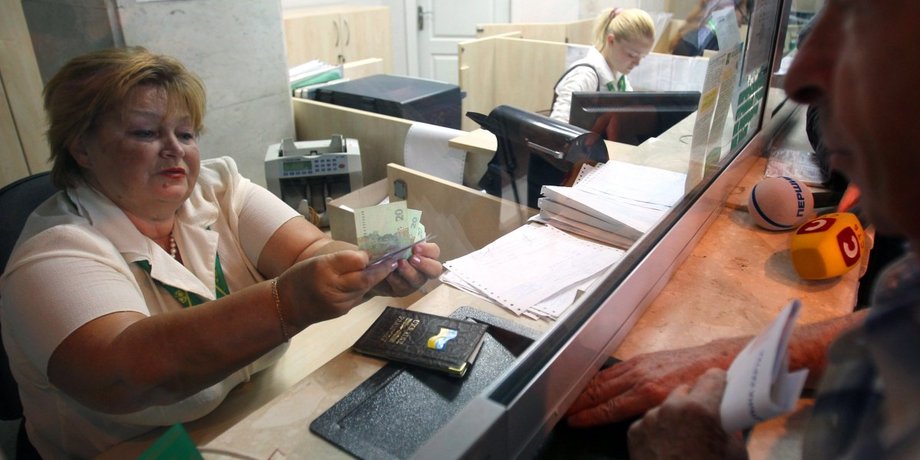 Минимальная пенсия в Украине сейчас составляет примерно 2300 грн