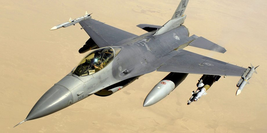 Винищувач F-16, бойова авіація, літак, західні літаки