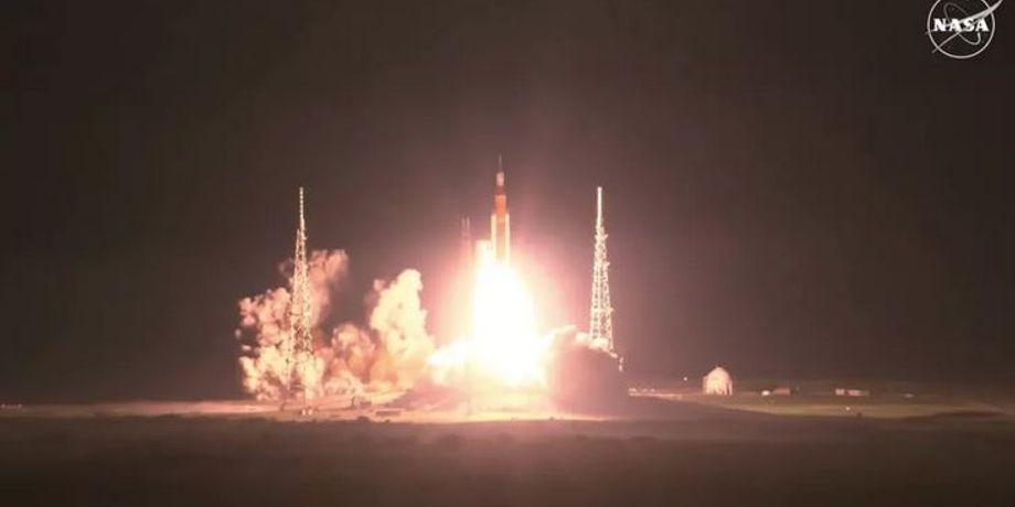 ракета SLS, політ на місяць