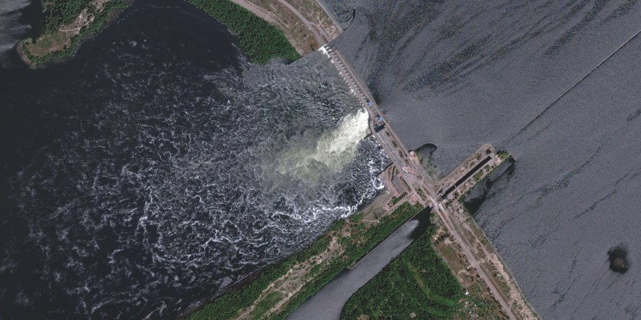 нова каховка, гес, підрив гес, супутниковий знімок