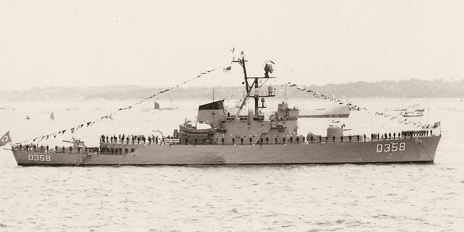фрегат, турецкий фрегат, Фрегат Berk (D358), военное ретро фото,