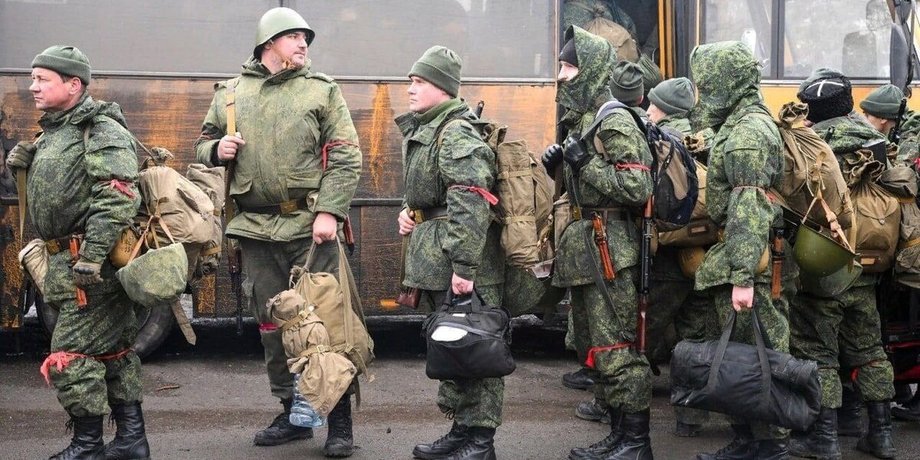 Білорусь не випускає за кордон російських призовників