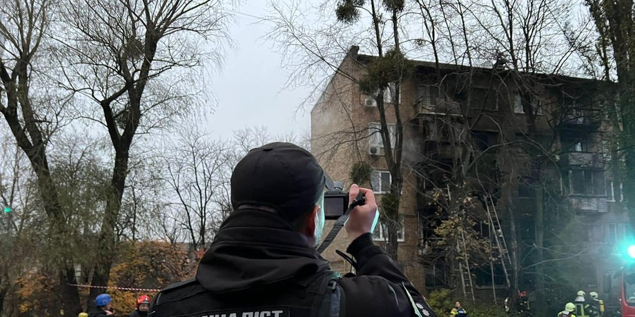 Ракетний удар Київ обстріл руйнування рятувальники