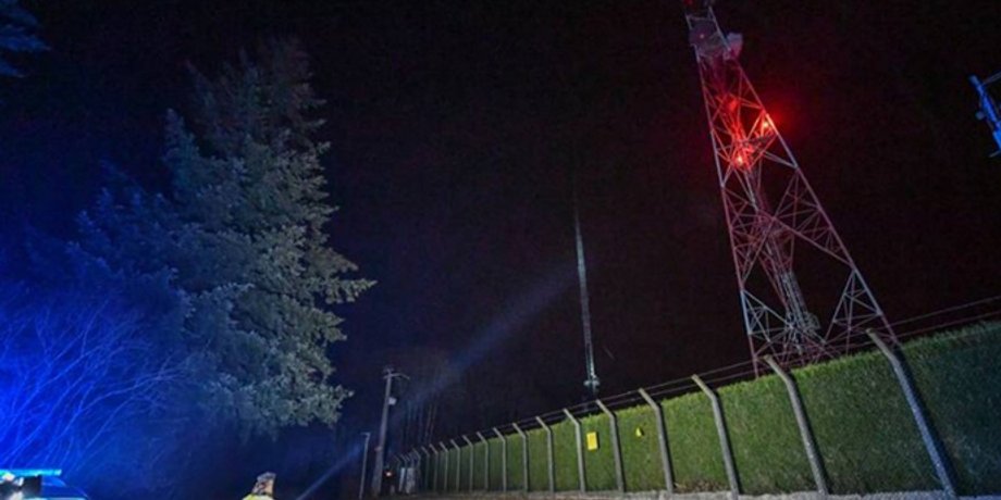 Вышка, мобильная, связь, 5G, поджег, франция