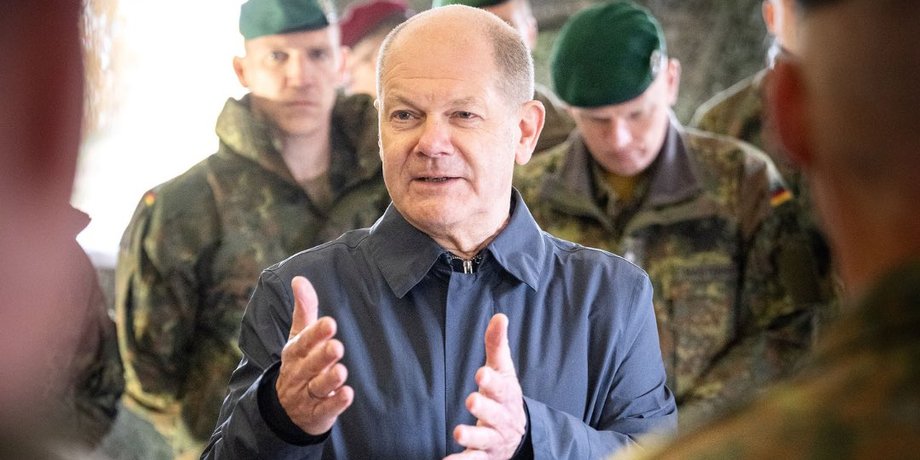 Олаф Шольц, военные
