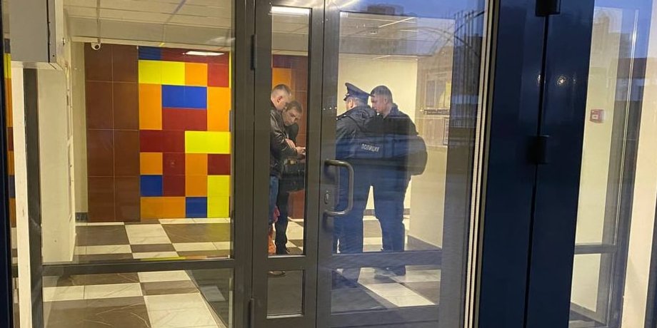 раздают повестки, мобилизация в России, вручают повестки, облава военкомата, призыв резервистов, повестки в Петербурге