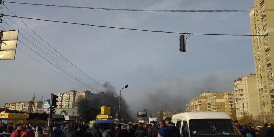 Протесты торговцев радиорынка у метро "Харьковская" / Фото: Facebook