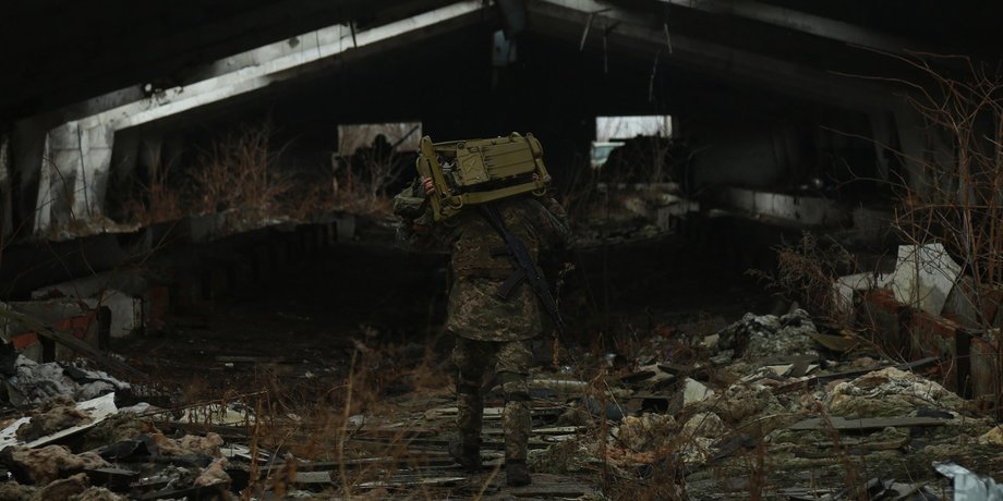 військовий, війна на Донбасі, обстріл