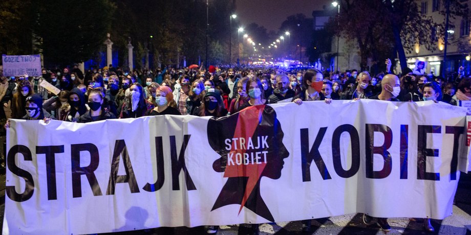 У Польщі жінки вийшли на протести через закон про заборону абортів