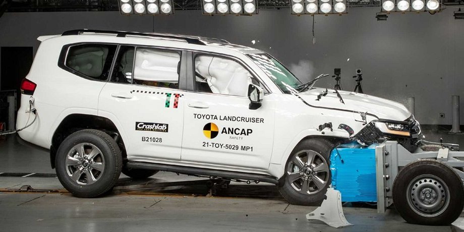 Toyota Land Cruiser 300, краш-тест Toyota Land Cruiser 300, краш-тест Toyota Land Cruiser, новый Toyota Land Cruiser
