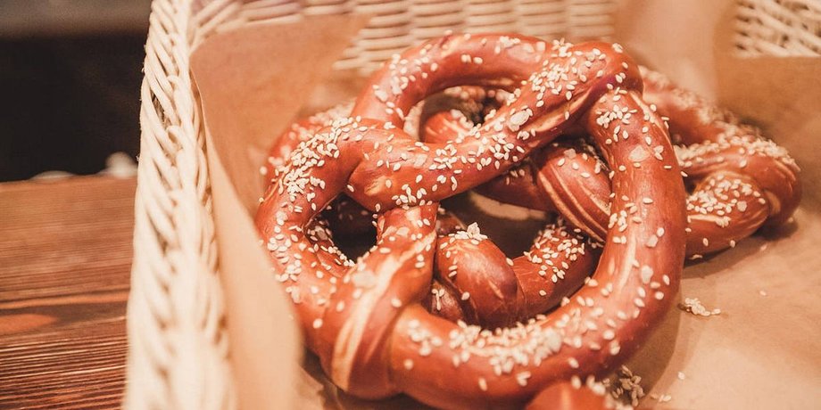 Классические претцели, брецели, немецкая кухня