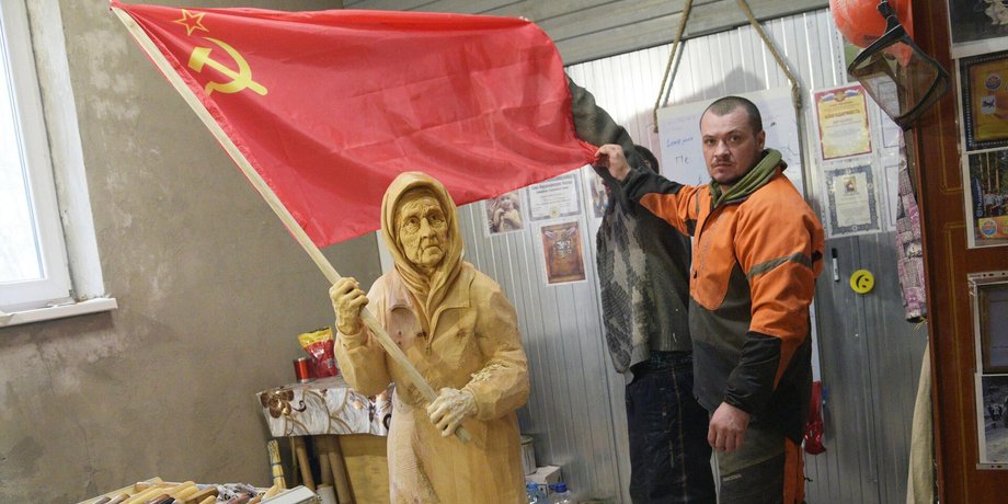 бабушка с красным знаменем, российская пропаганда, Анна Иванова