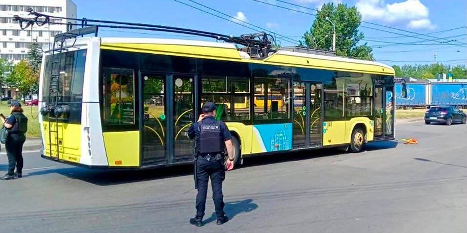 Правоохоронці зупинили тролейбус у Львові