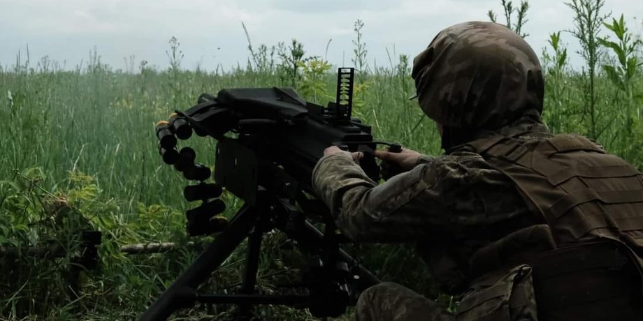 Изображение украинского военного на фронте