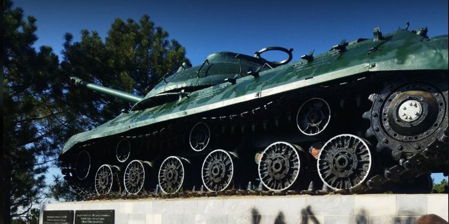 Памятник, Молдова, танк, СССР, надпись, война в Украине