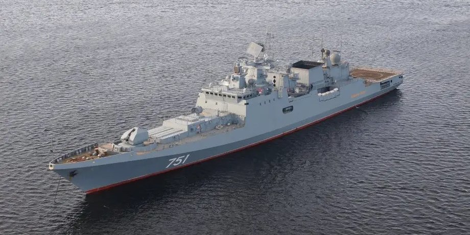 Российский военный корабль открыл огонь по яхте