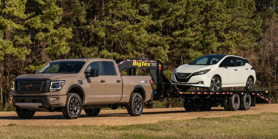 Nissan Titan и Nissan Leaf